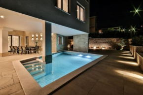 Elegant Cozy Villa With Beautiful Features